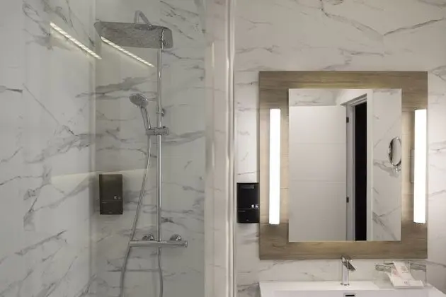 Basic Tek Büyük Yataklı Oda