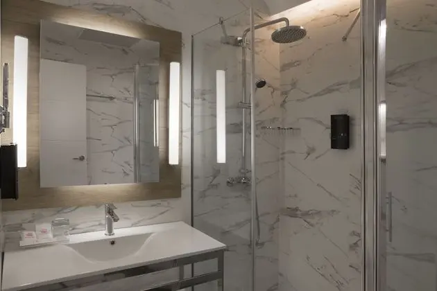 Basic Tek Büyük Yataklı Oda