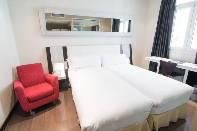 Standard Tek Büyük Yataklı Oda