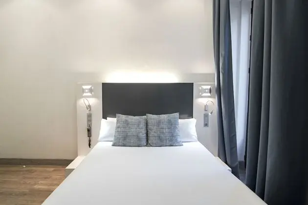 Standard Tek Büyük Yataklı Oda