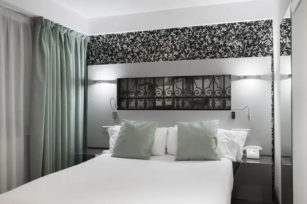 Basic Tek Büyük Yataklı Oda