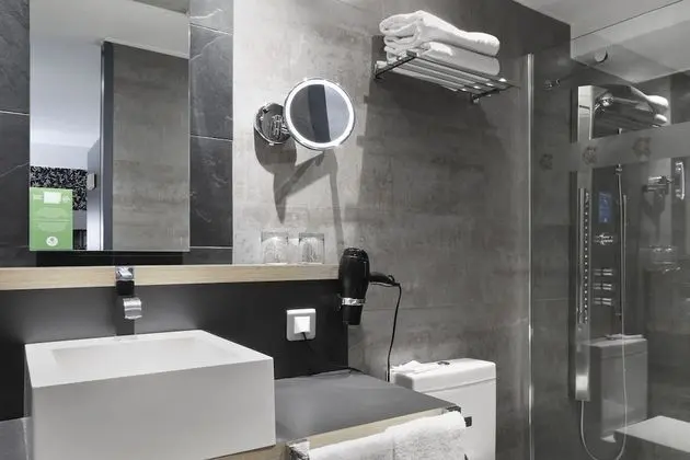 Basic Tek Büyük Yataklı Oda