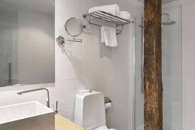 Tek Büyük Yataklı Oda, Balkon