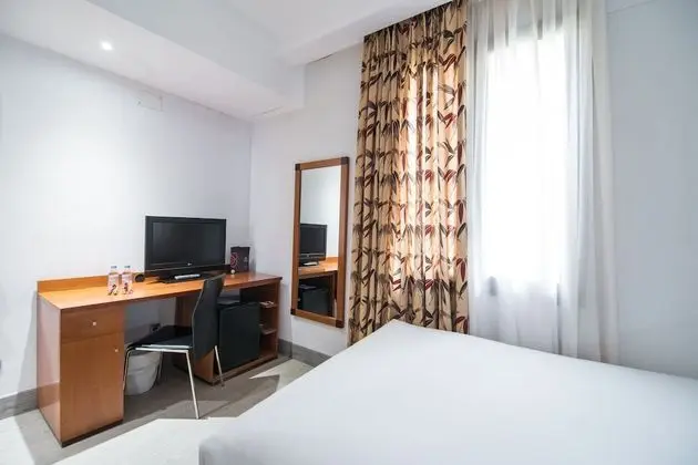 Basic Tek Büyük Yataklı Oda