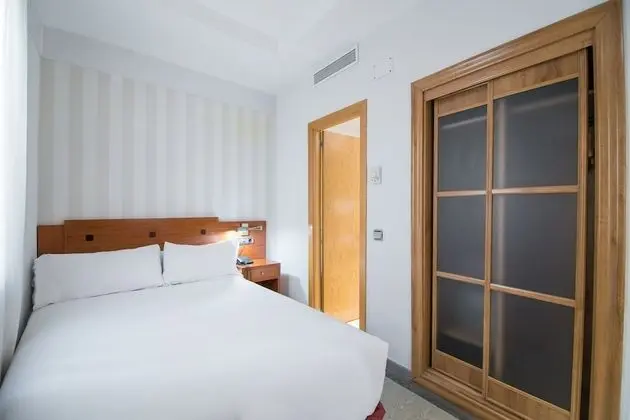 Basic Tek Büyük Yataklı Oda