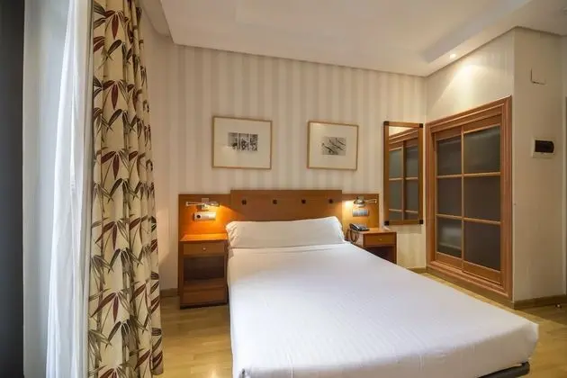 Basic Tek Büyük Yataklı Oda