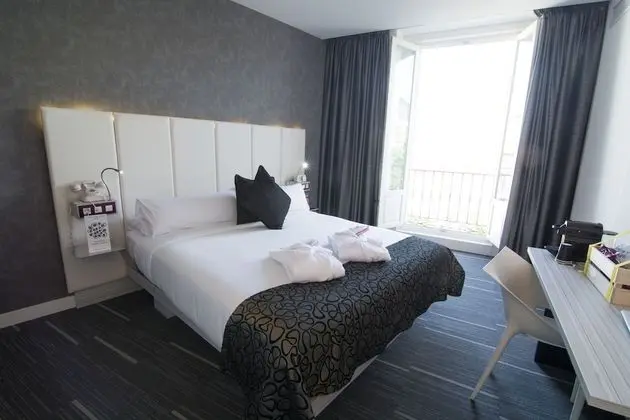 Superior Tek Büyük Yataklı Oda, Balkon, Şehir Manzaralı
