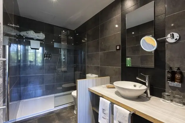 Superior Tek Büyük Yataklı Oda, Balkon, Şehir Manzaralı