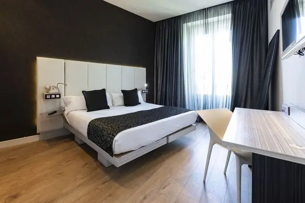 Superior Tek Büyük Yataklı Oda, Balkon, Şehir Manzaralı