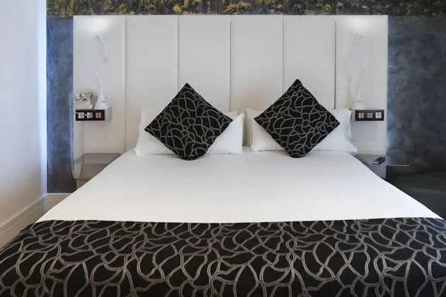 Standard Tek Büyük Yataklı Oda