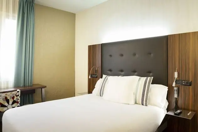 Basic Büyük Yataklı Tek Kişilik Oda, Avlu Manzaralı