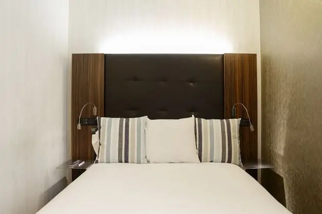 Basic Büyük Yataklı Tek Kişilik Oda, Avlu Manzaralı