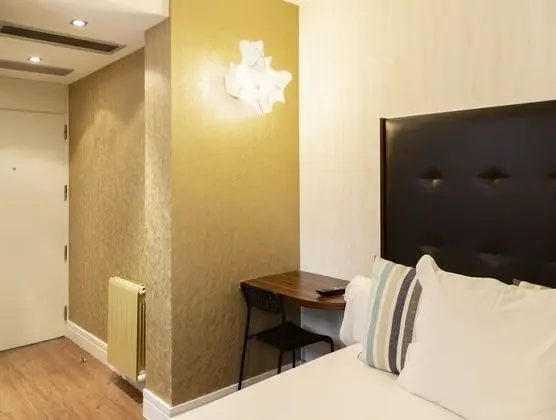 Basic Büyük Yataklı Tek Kişilik Oda, Avlu Manzaralı