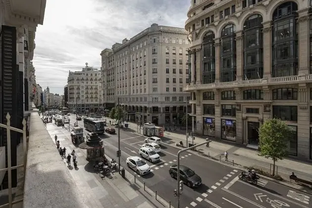 Dört Kişilik Oda, Şehir Manzaralı (Gran Vía View)