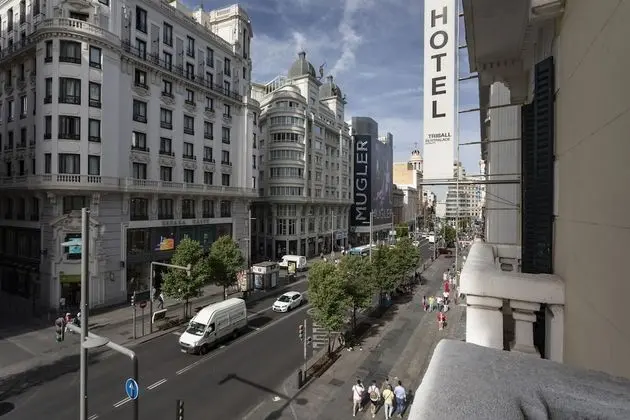 Dört Kişilik Oda, Şehir Manzaralı (Gran Vía View)