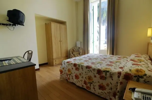 Tek Büyük veya İki Ayrı Yataklı Oda, Deniz Manzaralı