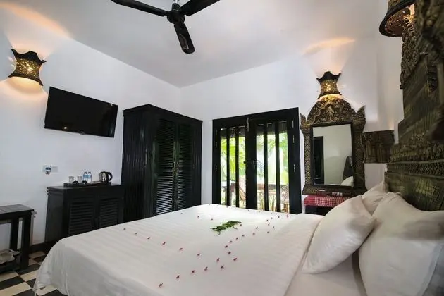 Honeymoon Pool Suite