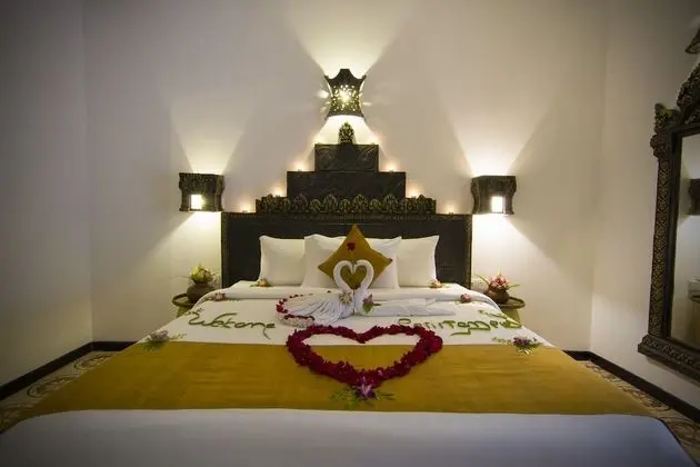 Honeymoon Pool Suite