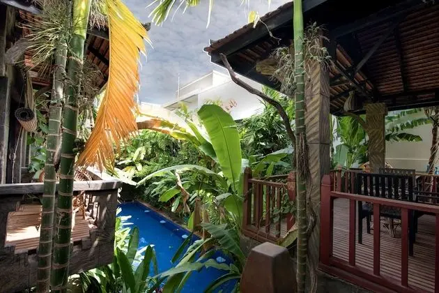 Honeymoon Pool Suite
