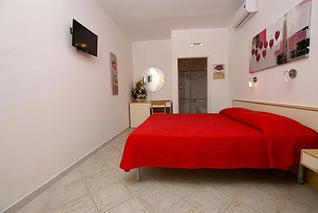 Standard Tek Büyük Yataklı Oda
