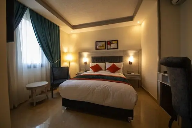 Standard Tek Büyük Yataklı Oda