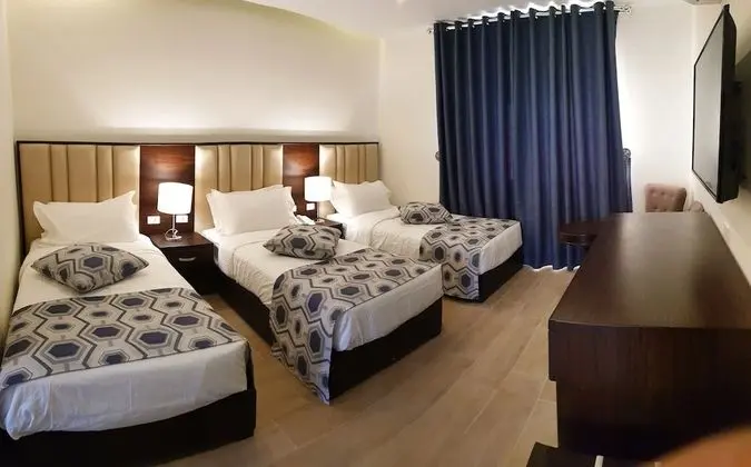 Deluxe Üç Kişilik Oda