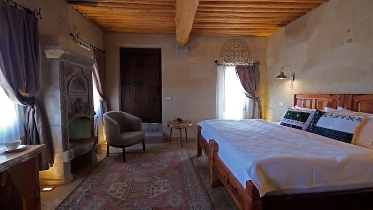 Suite (Queen with Spa bath)