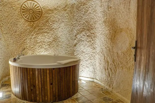 Superior Süit (Cave)