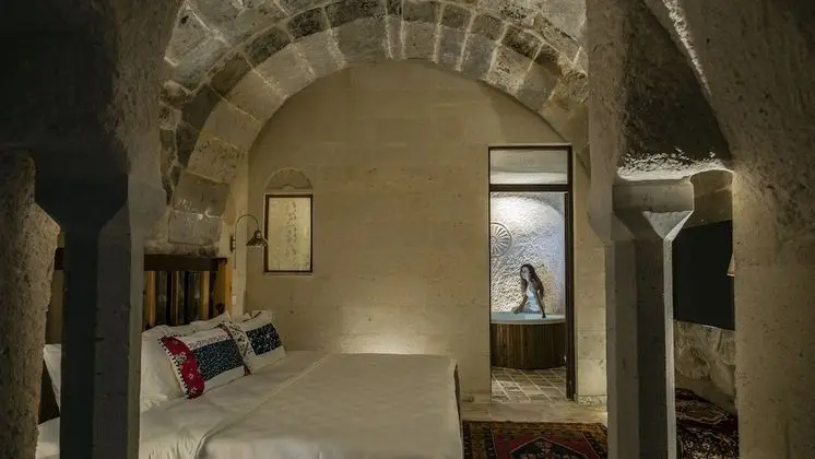 Superior Suite (Cave)