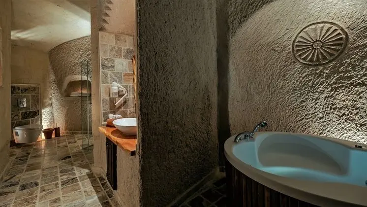 Superior Suite (Cave)
