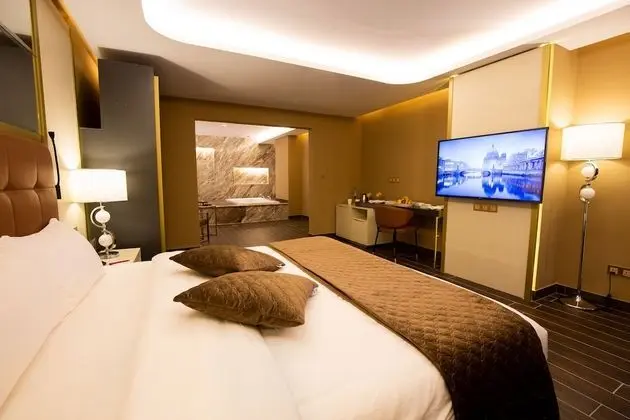 Luxury Tek Büyük Yataklı Oda