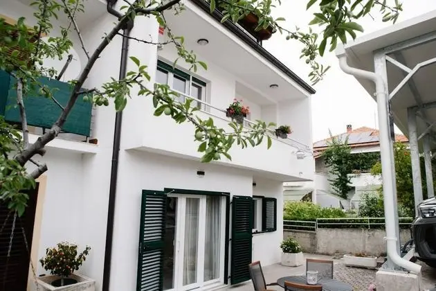 Apart Daire (Petri - close to the sea - A1 Crveni )