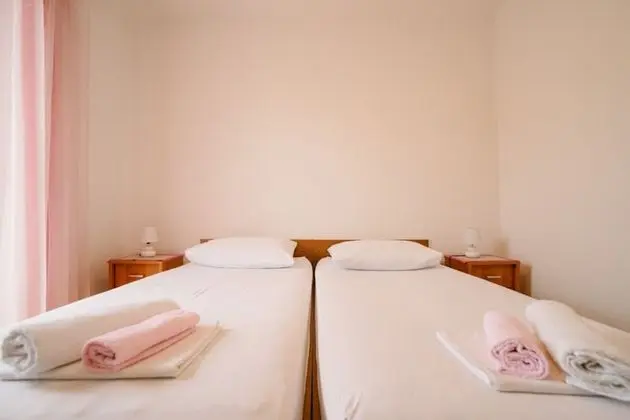 Apart Daire (Petri - close to the sea - A1 Crveni )