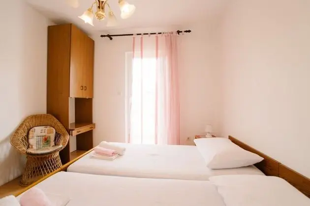 Apart Daire (Petri - close to the sea - A1 Crveni )