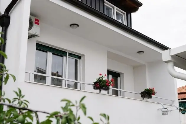 Apart Daire (Petri - close to the sea - A1 Crveni )