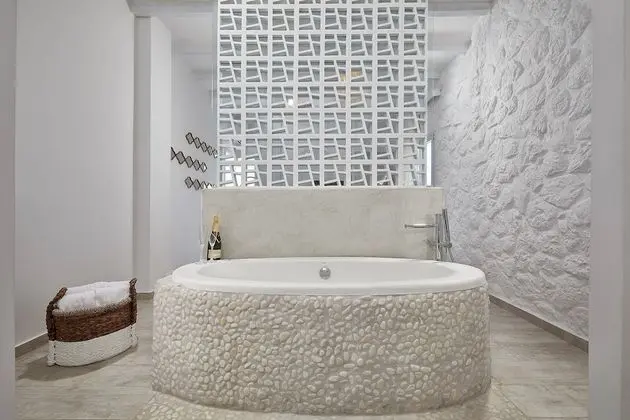 Superb Suite Sea View Indoor Hot Tub