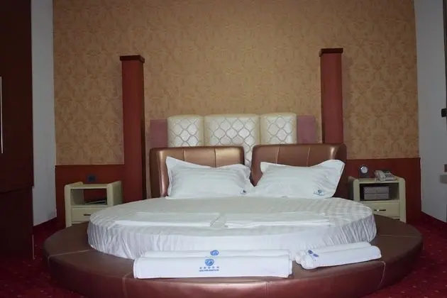 Deluxe Oda, 1 En Büyük (King) Boy Yatak, Sıcak Su Havuzu, Şehir Manzaralı