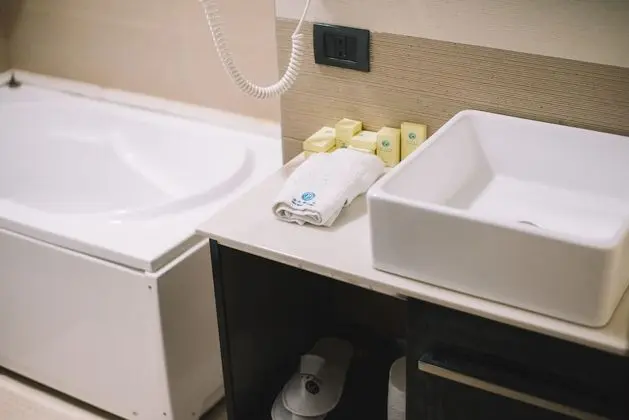 Deluxe Oda, 1 En Büyük (King) Boy Yatak, Sıcak Su Havuzu, Şehir Manzaralı