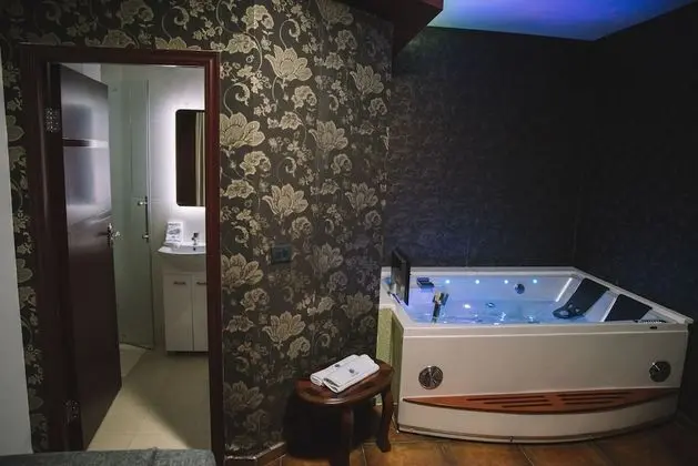 Deluxe Oda, 1 En Büyük (King) Boy Yatak, Sıcak Su Havuzu, Şehir Manzaralı