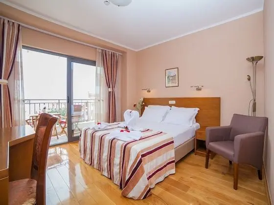 Tek Büyük Yataklı Oda, Balkon, Deniz Manzaralı