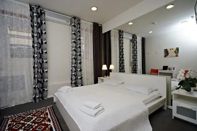 Economy Tek Büyük Yataklı Oda, 1 Çift Kişilik Yatak (Shared Bathroom)