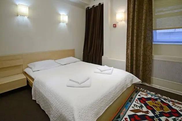 Economy Tek Büyük Yataklı Oda, 1 Çift Kişilik Yatak (Shared Bathroom)