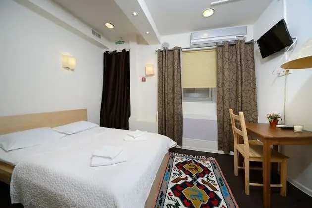 Economy Tek Büyük Yataklı Oda, 1 Çift Kişilik Yatak (Shared Bathroom)