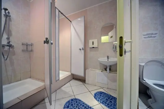 Economy Üç Kişilik Oda, 3 Tek Kişilik Yatak (Shared Bathroom)