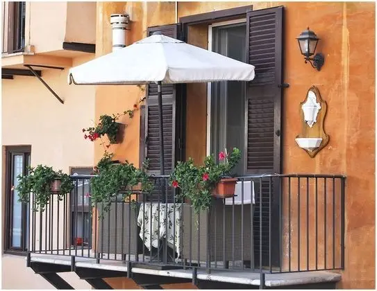 Tek Büyük Yataklı Oda, Balkon