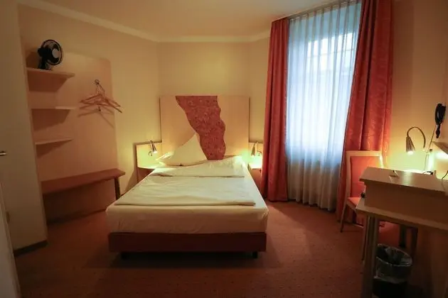 Economy Oda (Queen Bed)