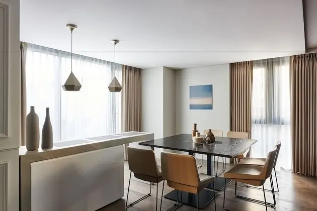 Peyto Diplomatic Suite