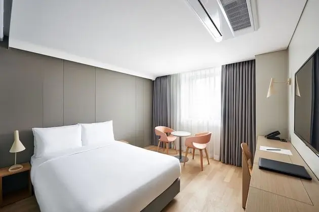 Tek Büyük Yataklı Oda (Urban, Bathtub Included)