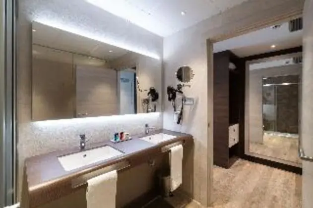 JUNIOR SUITE