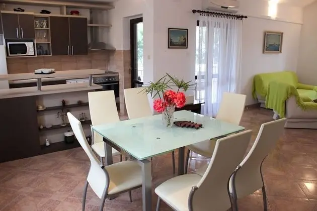 Apart Daire (Pez - with large terrace - A1(4+1))